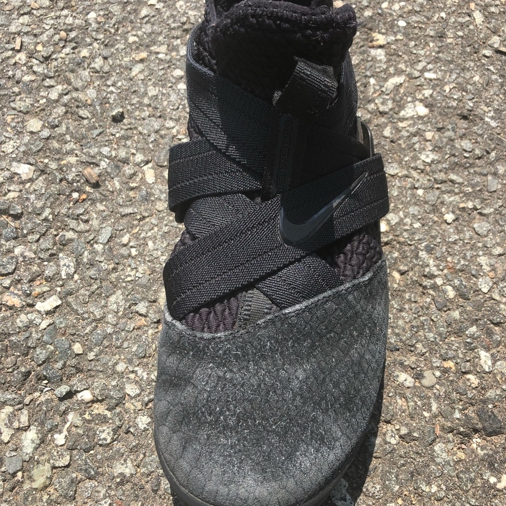 Boys Lebron soldier sneakers